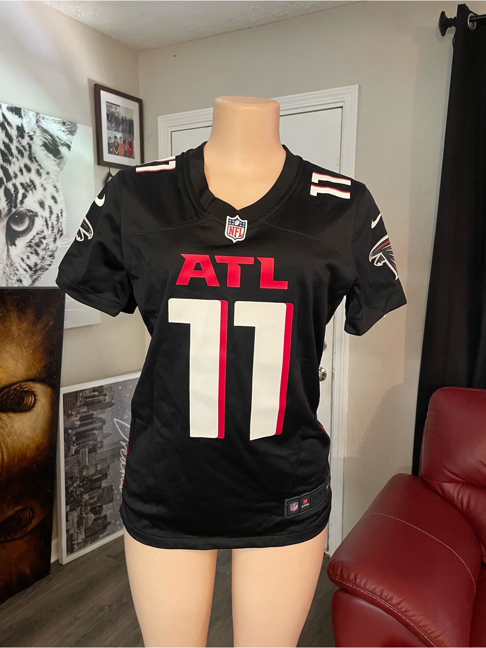 Atlanta Falcons #11 Black Football Jersey top woman’s small Julio dirty bird